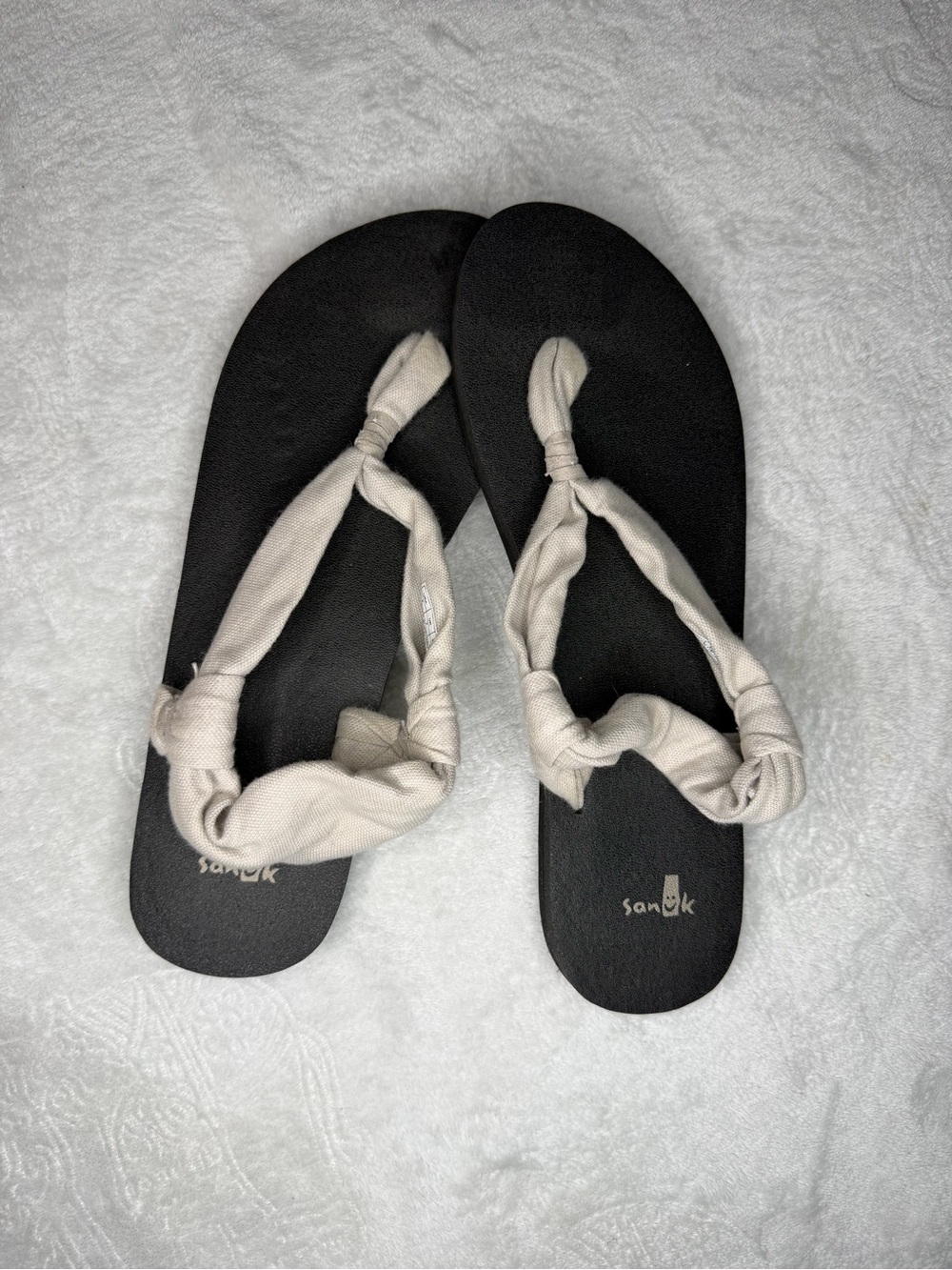 Sanuk Women’s Black and Cream Knotted Fabric Strap Sandals